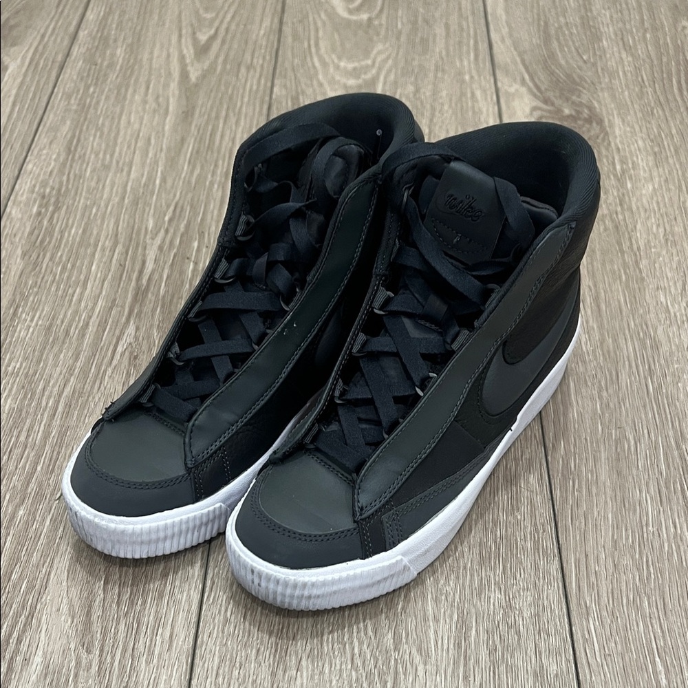 Nike Blazer Mid Black Sneakers Women’s 6.5 Classic High Top
